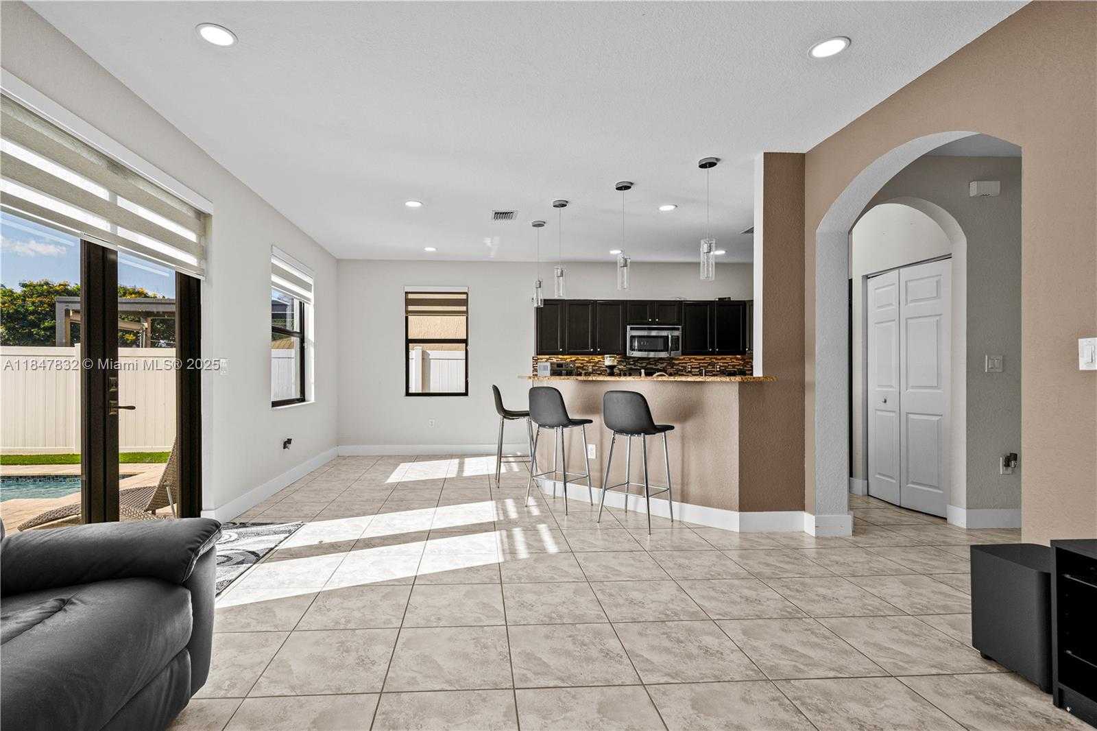 Small Image of 8776 WEST 33RD AVE, Hialeah Number 16