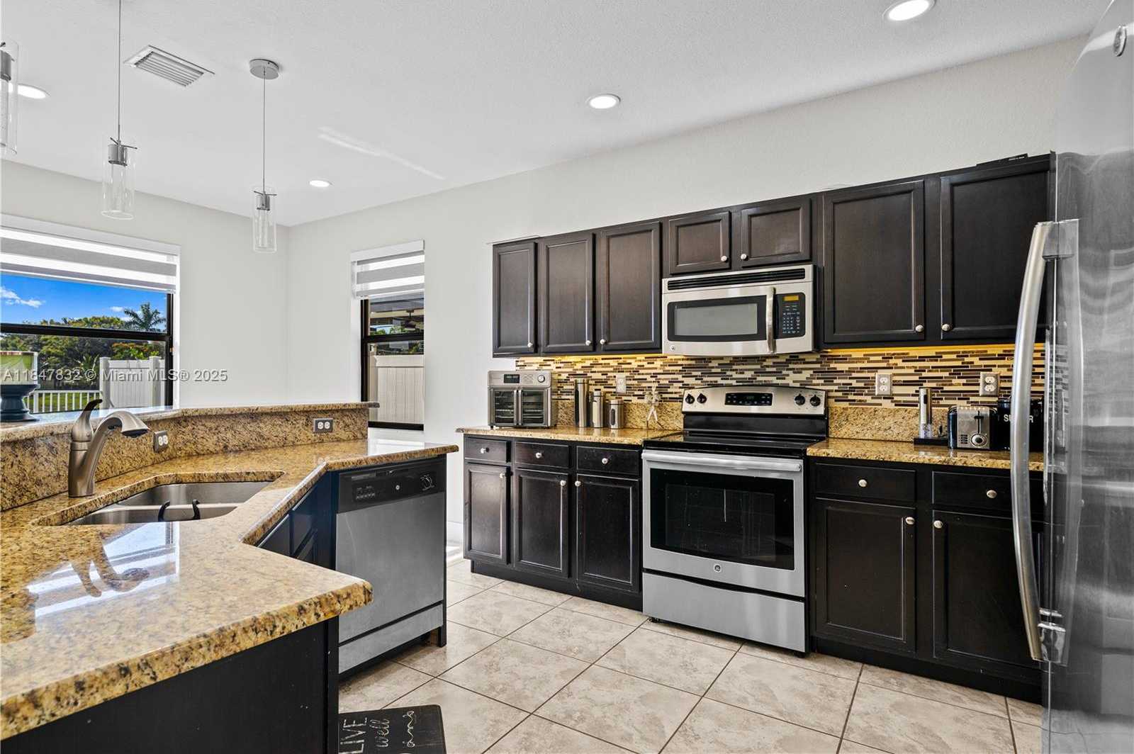 Small Image of 8776 WEST 33RD AVE, Hialeah Number 21