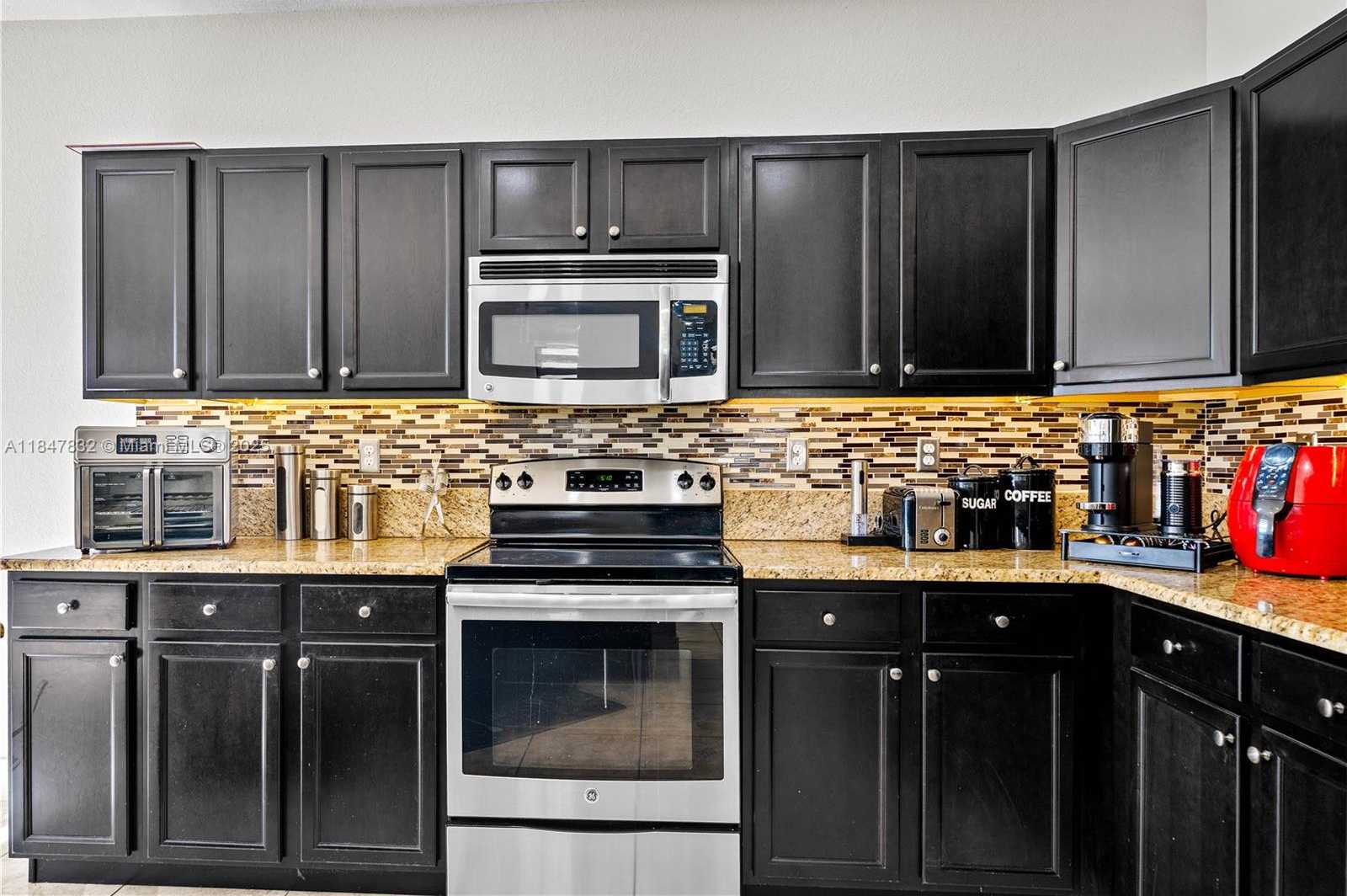 Small Image of 8776 WEST 33RD AVE, Hialeah Number 22