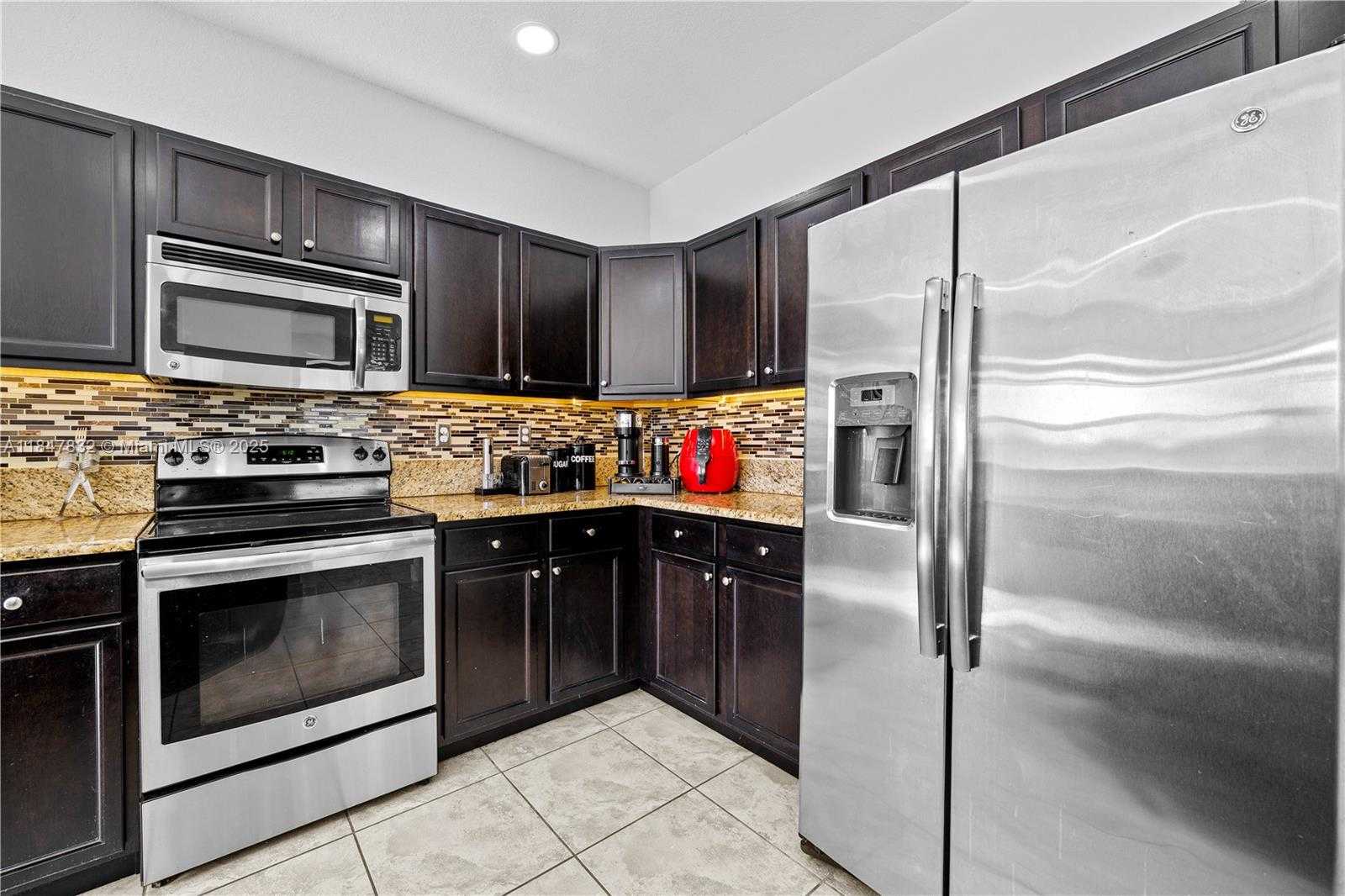 Small Image of 8776 WEST 33RD AVE, Hialeah Number 23