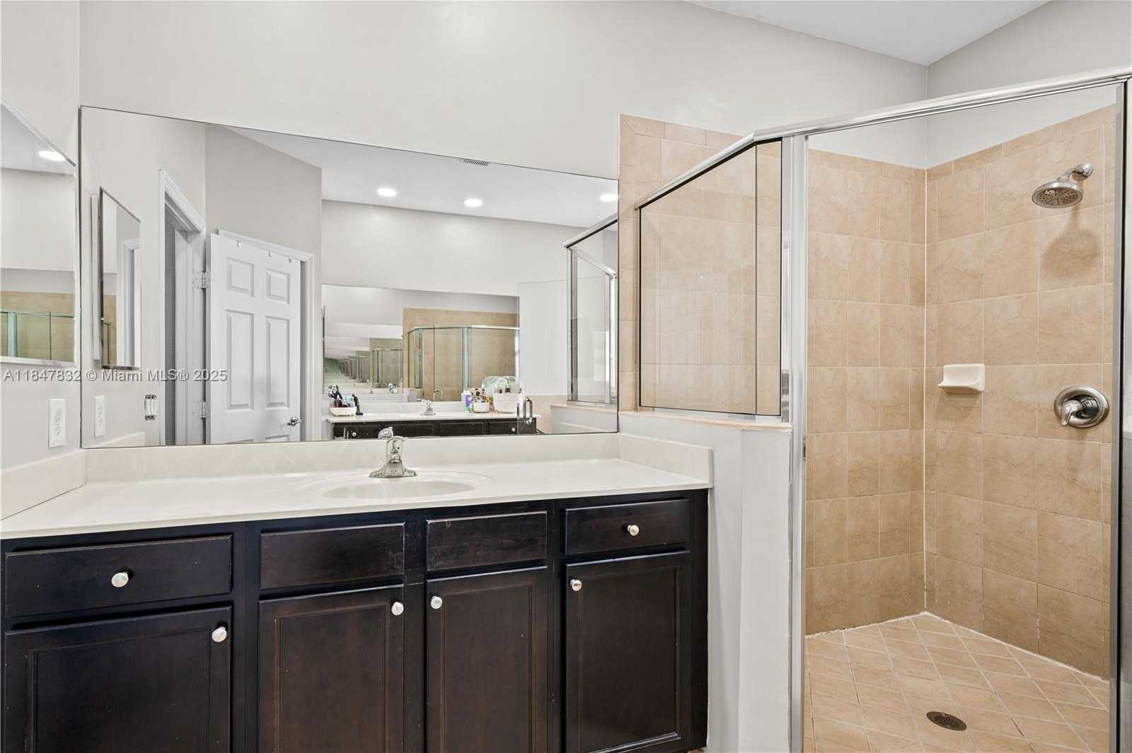 Small Image of 8776 WEST 33RD AVE, Hialeah Number 31