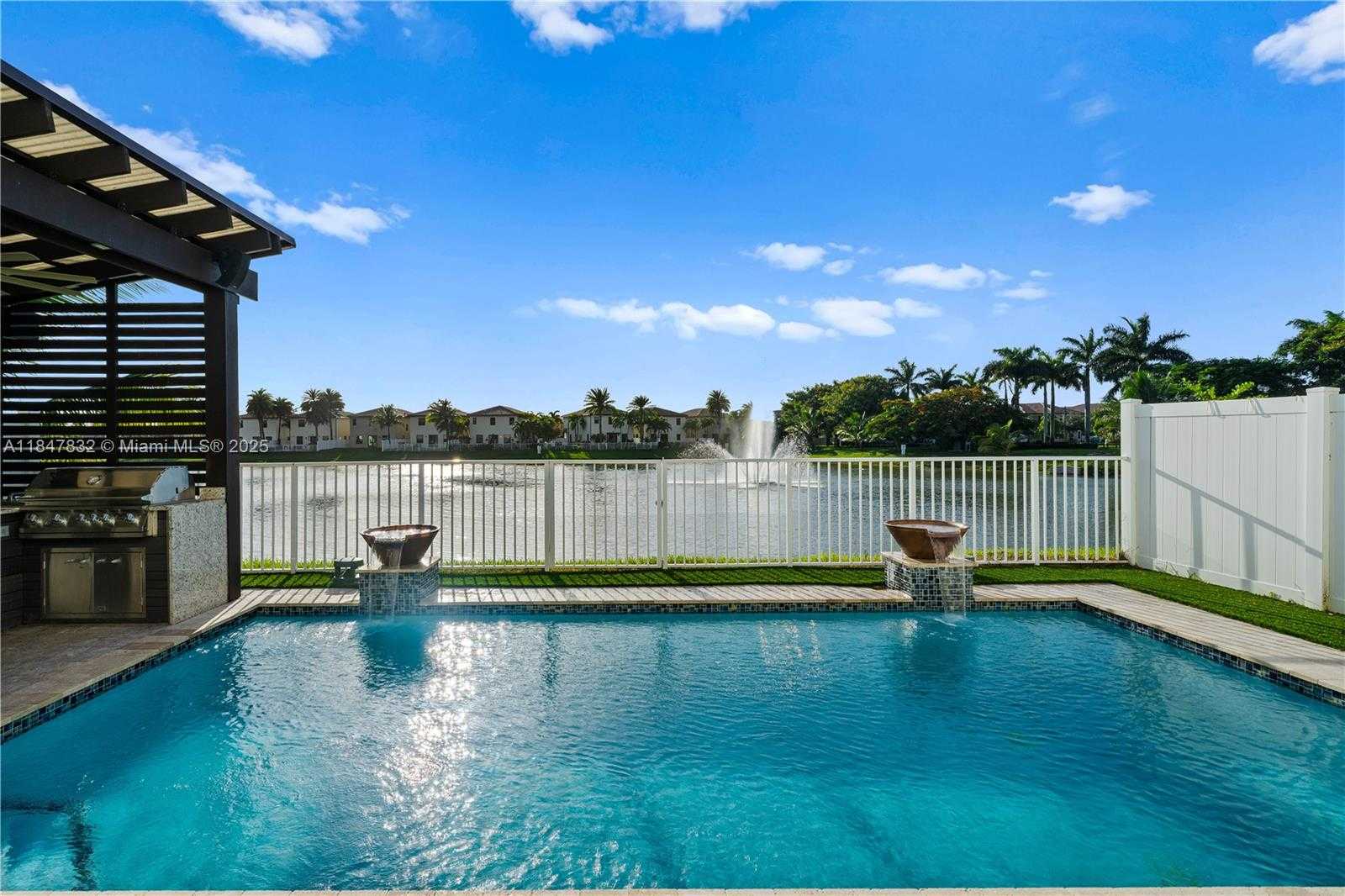 Small Image of 8776 WEST 33RD AVE, Hialeah Number 47