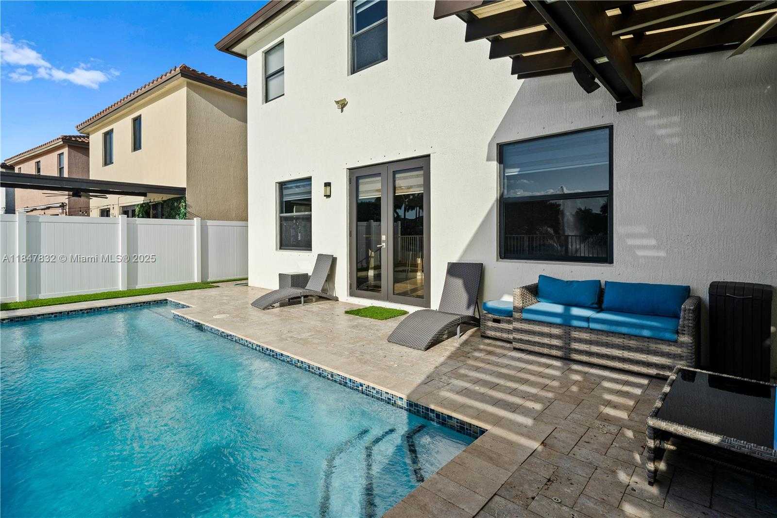 Small Image of 8776 WEST 33RD AVE, Hialeah Number 53