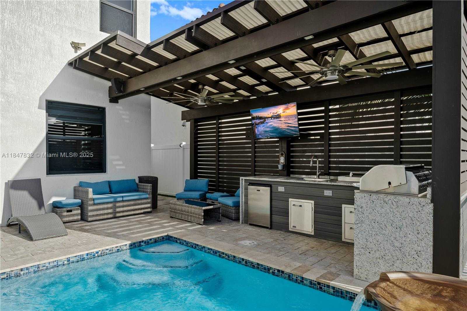 Small Image of 8776 WEST 33RD AVE, Hialeah Number 55