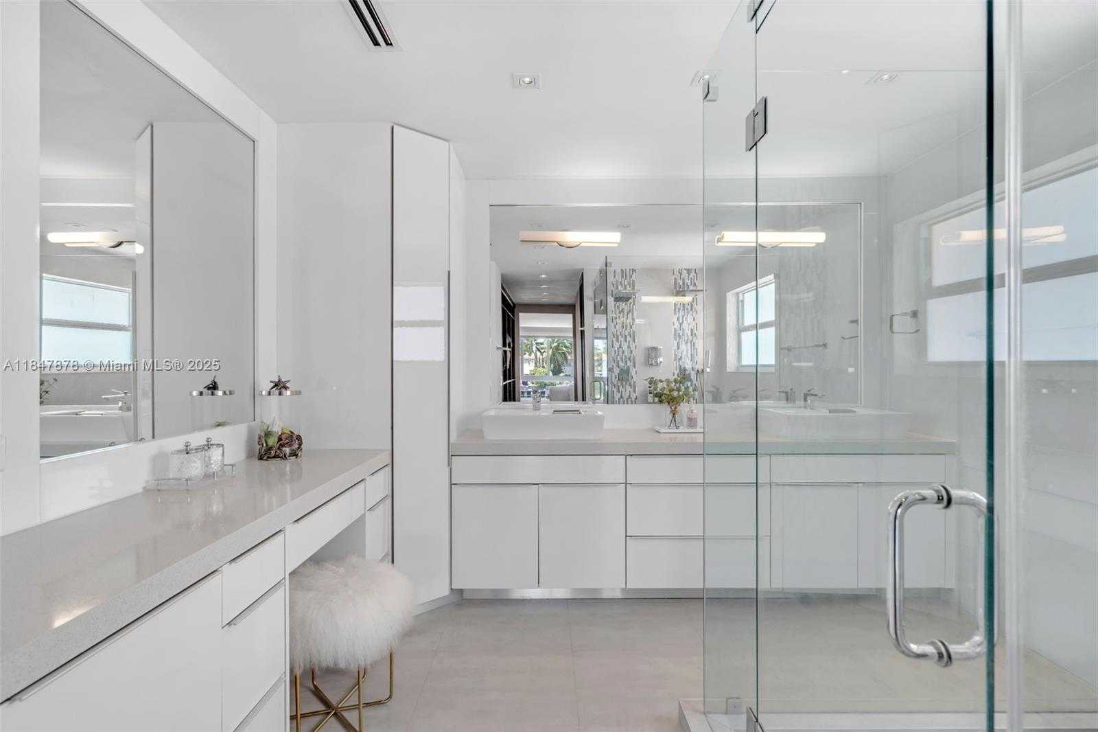 Small Image of 11335 NORTH WEST 66TH ST, Doral Number 25