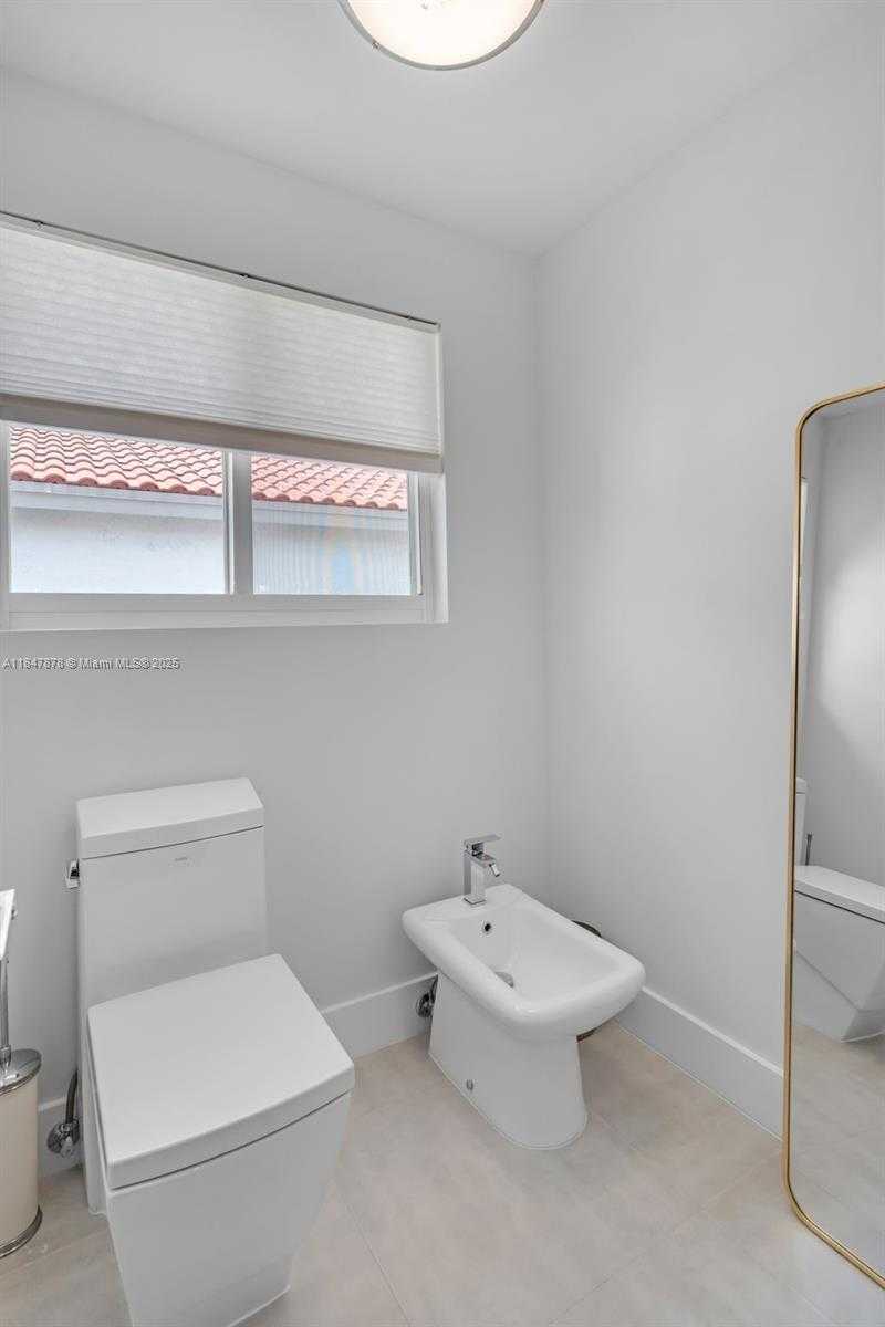 Small Image of 11335 NORTH WEST 66TH ST, Doral Number 27