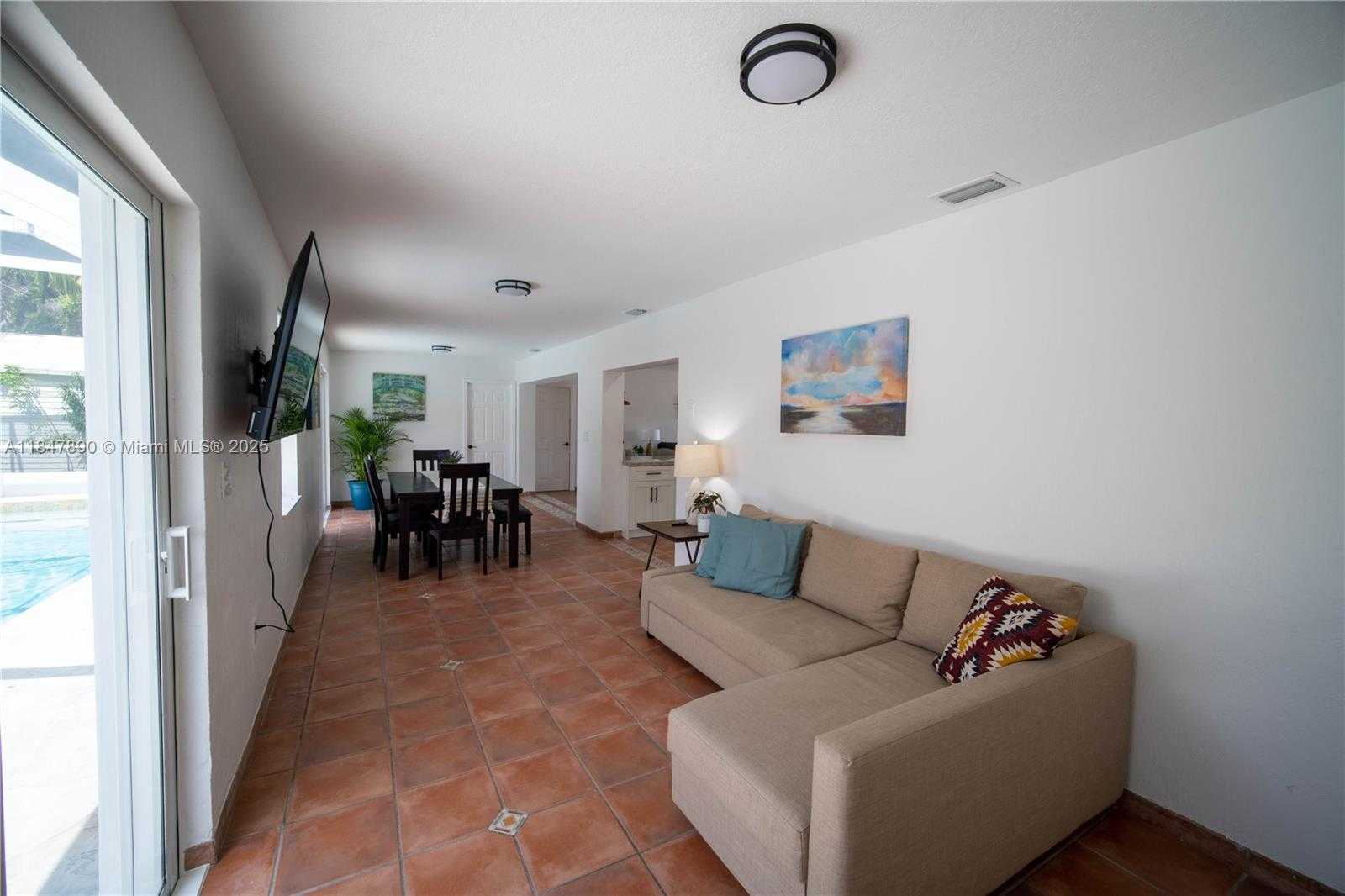 Small Image of 10120 NICARAGUA DR, Cutler Bay Number 50