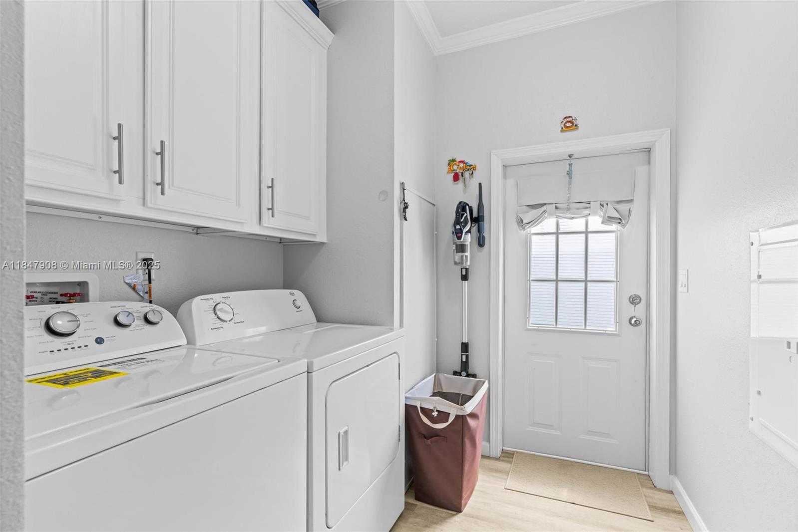 Small Image of 8611 SOUTH WEST 20TH ST, Davie Number 25