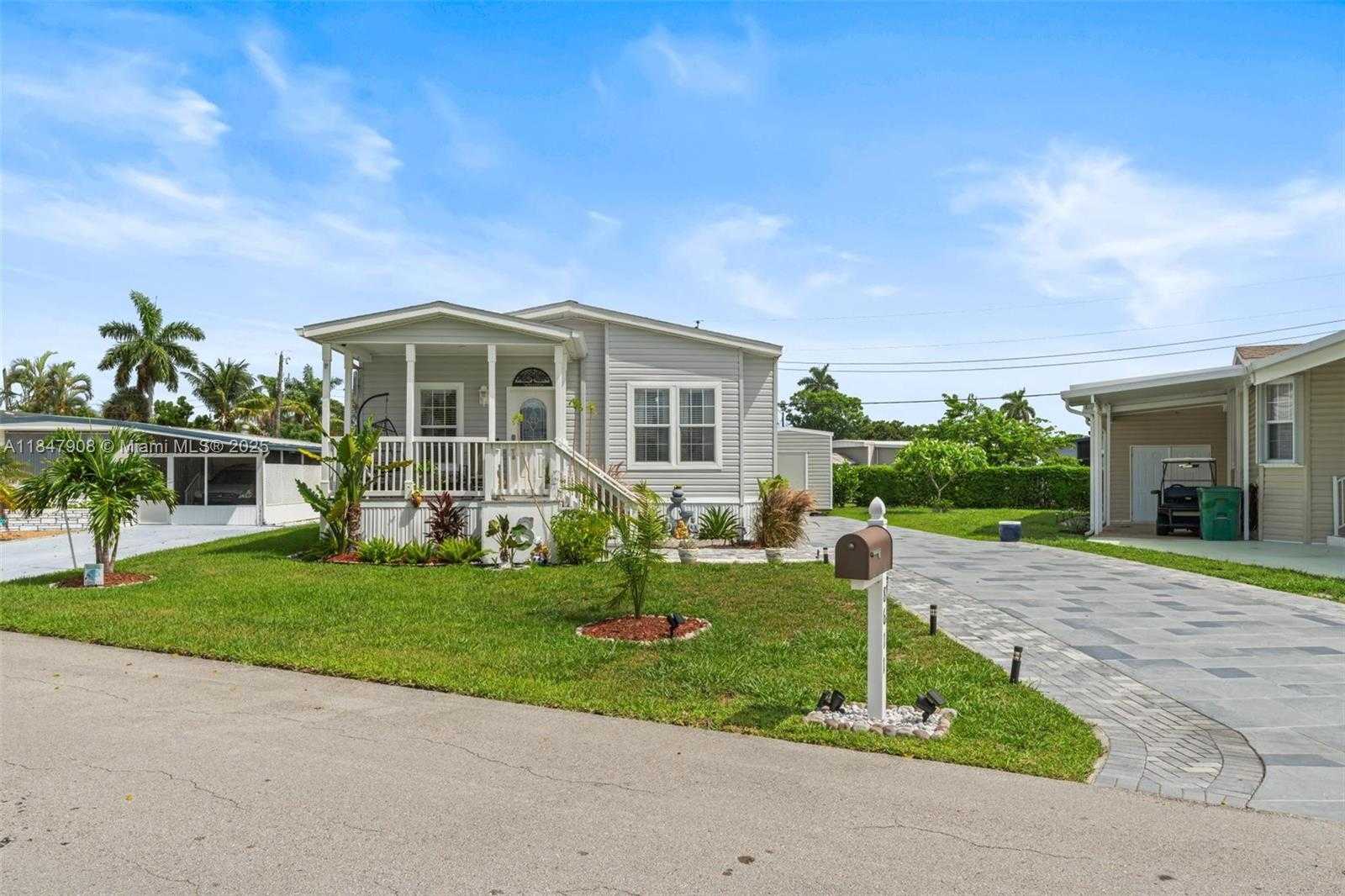 Small Image of 8611 SOUTH WEST 20TH ST, Davie Number 3