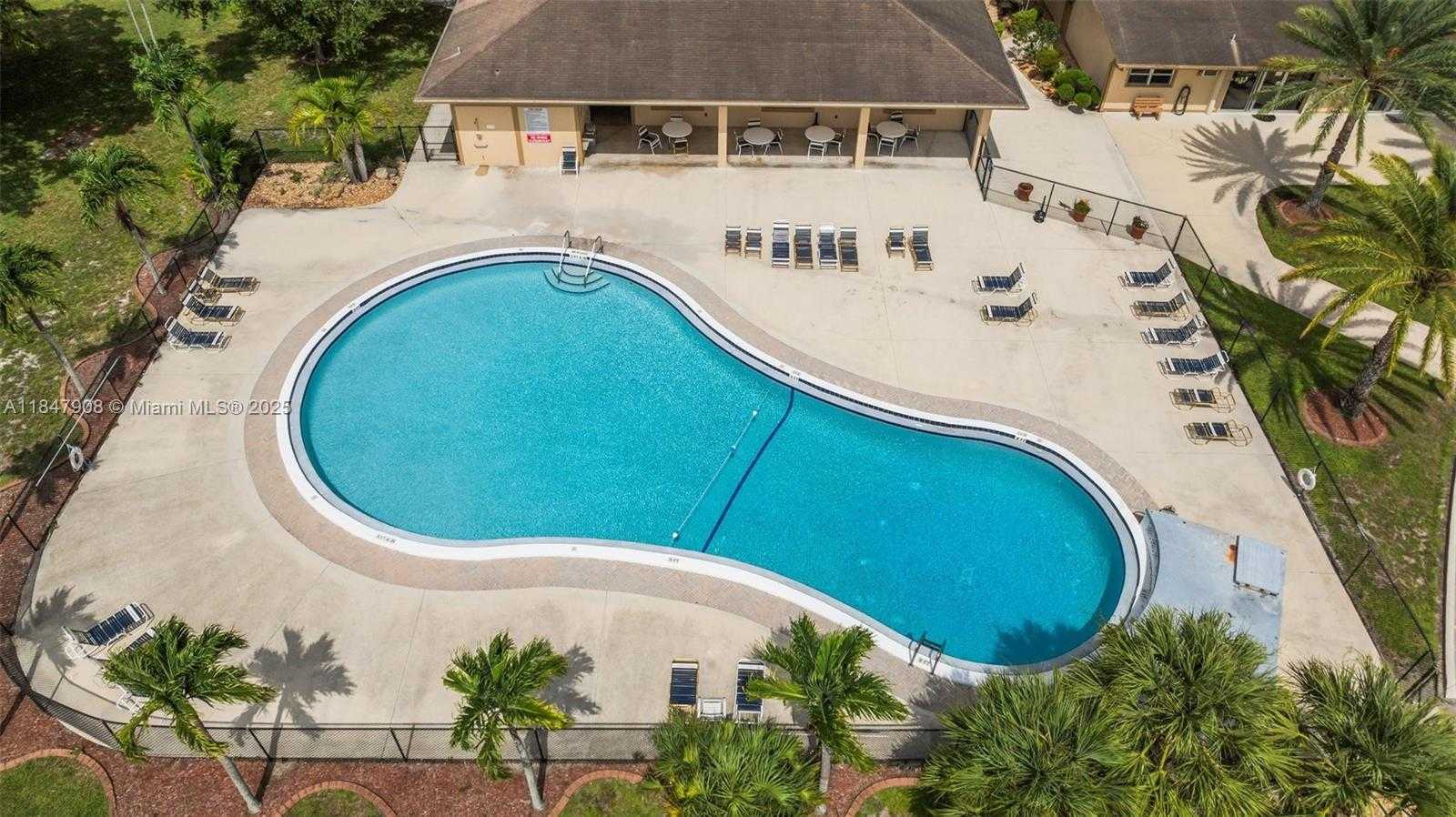 Small Image of 8611 SOUTH WEST 20TH ST, Davie Number 33