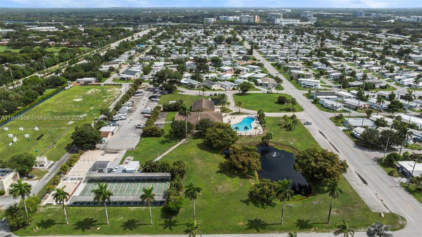 Small Image of 8611 SOUTH WEST 20TH ST, Davie Number 36
