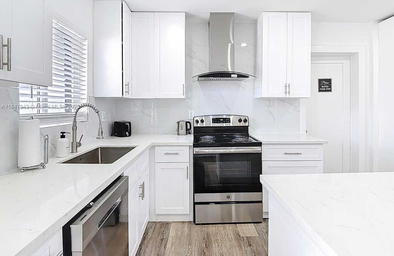Small Image of 3041 NORTH WEST 69TH TER, Miami Number 14