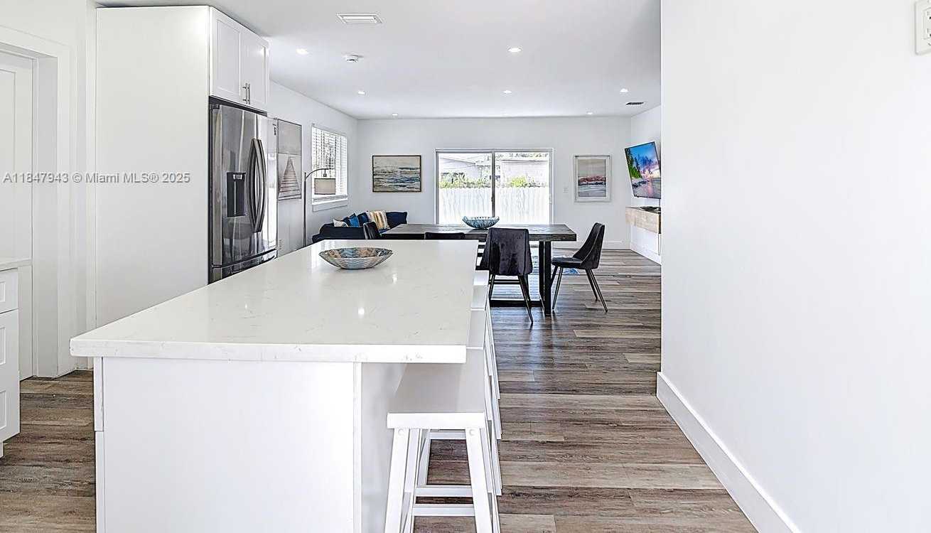 Small Image of 3041 NORTH WEST 69TH TER, Miami Number 15