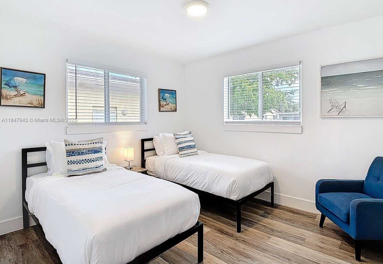Small Image of 3041 NORTH WEST 69TH TER, Miami Number 17