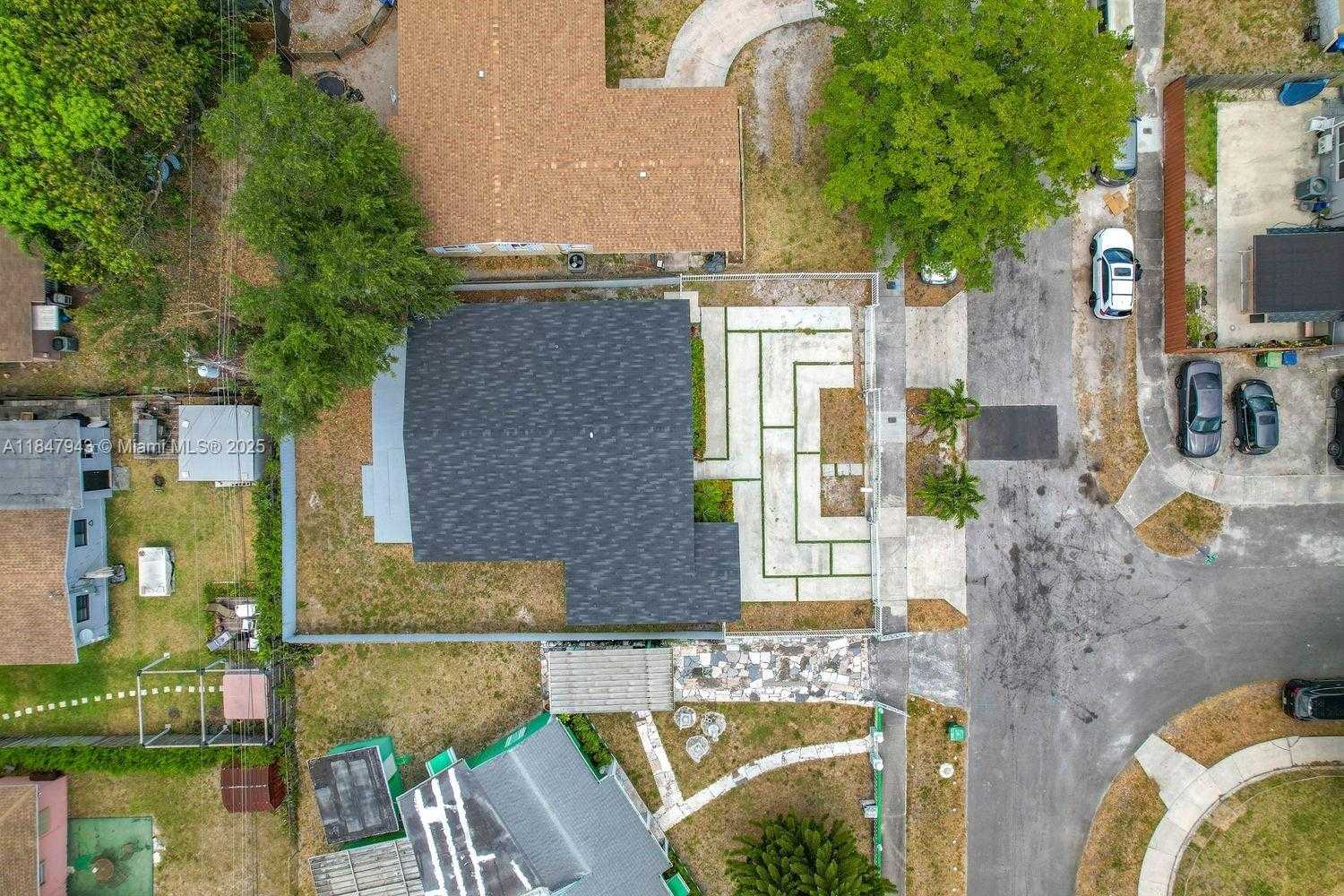 Small Image of 3041 NORTH WEST 69TH TER, Miami Number 25