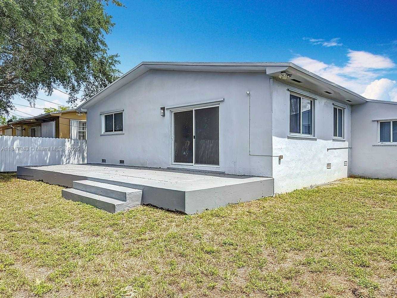 Small Image of 3041 NORTH WEST 69TH TER, Miami Number 27