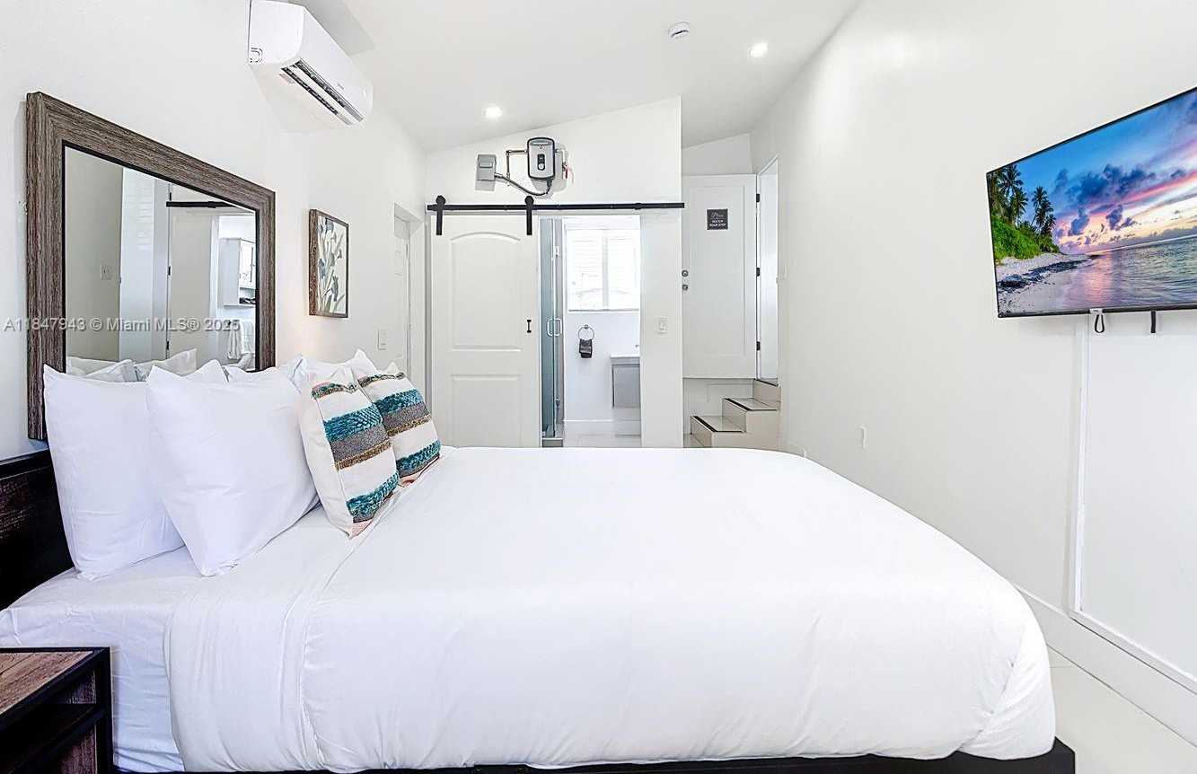 Small Image of 3041 NORTH WEST 69TH TER, Miami Number 9
