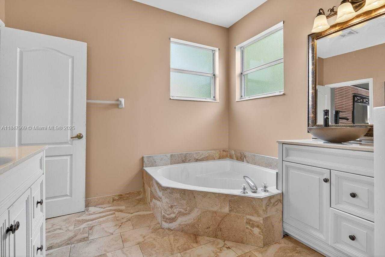 Small Image of 2215 PORTOFINO AVE, Homestead Number 27