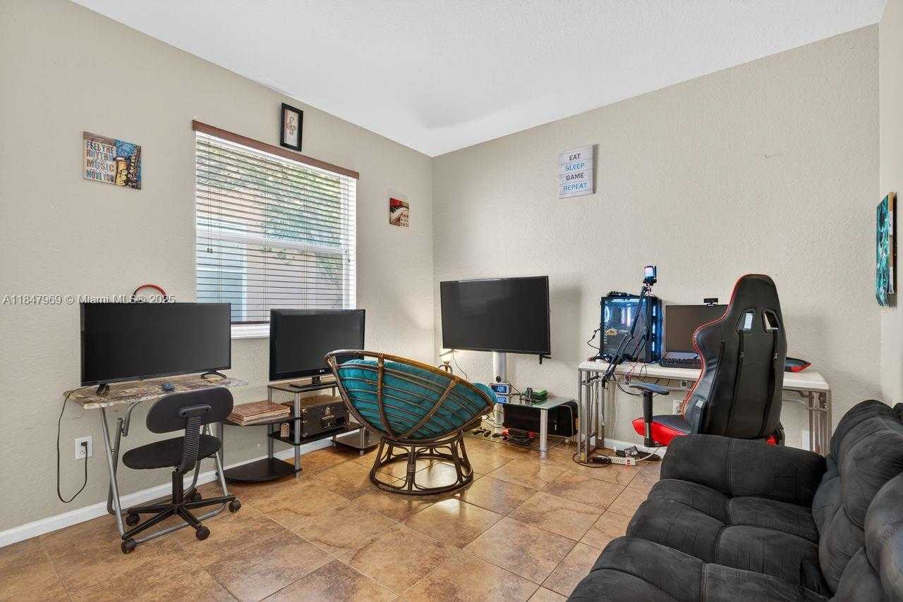 Small Image of 2215 PORTOFINO AVE, Homestead Number 38