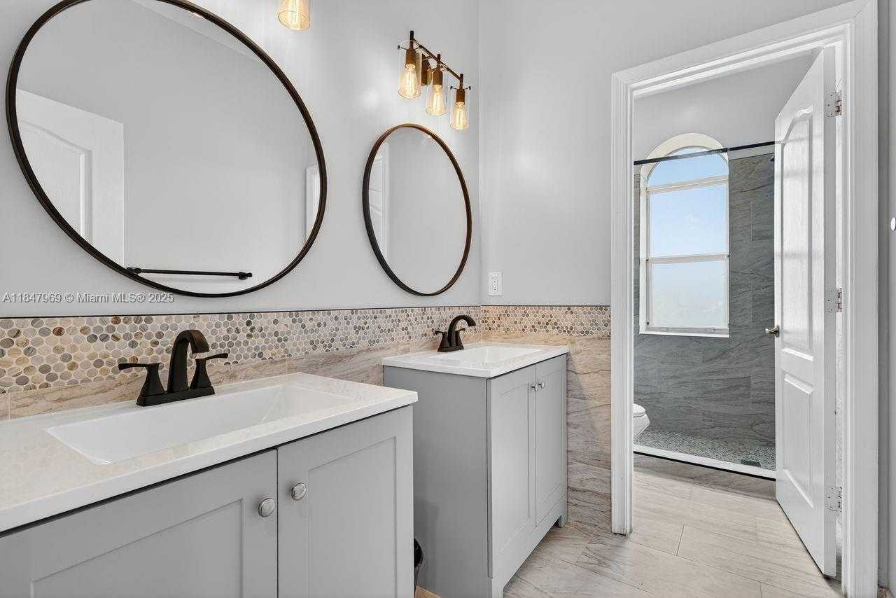Small Image of 2215 PORTOFINO AVE, Homestead Number 41