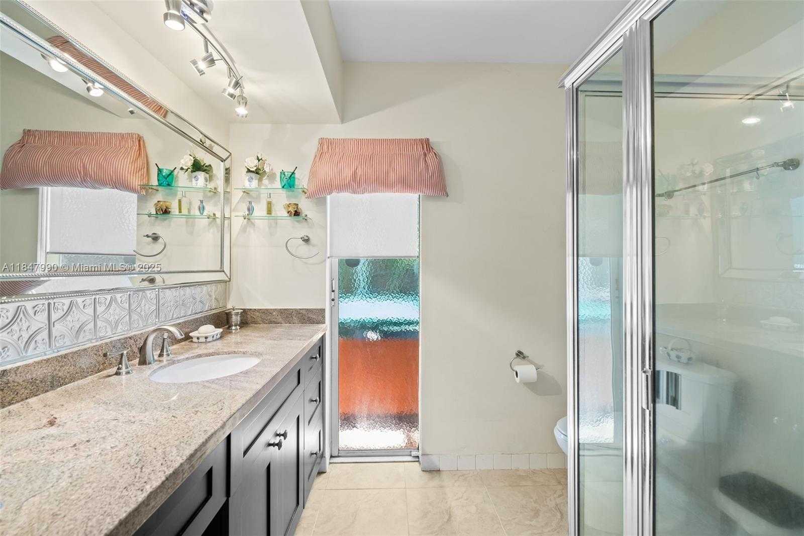 Small Image of 5414 WEST PARK RD, Hollywood Number 16