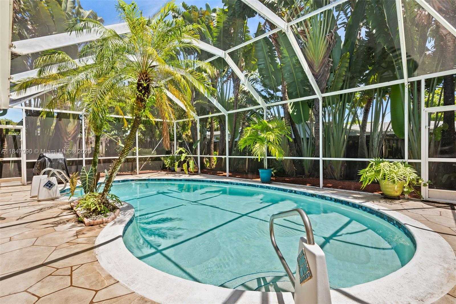 Small Image of 5414 WEST PARK RD, Hollywood Number 4