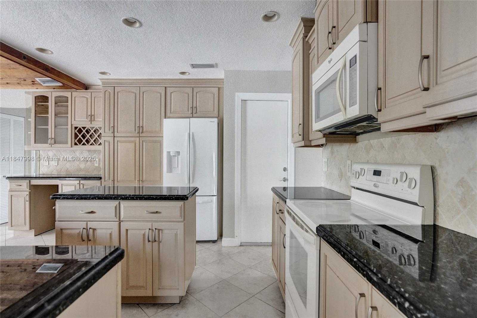 Small Image of 571 SOUTH EAST 11TH ST, Pompano Beach Number 2