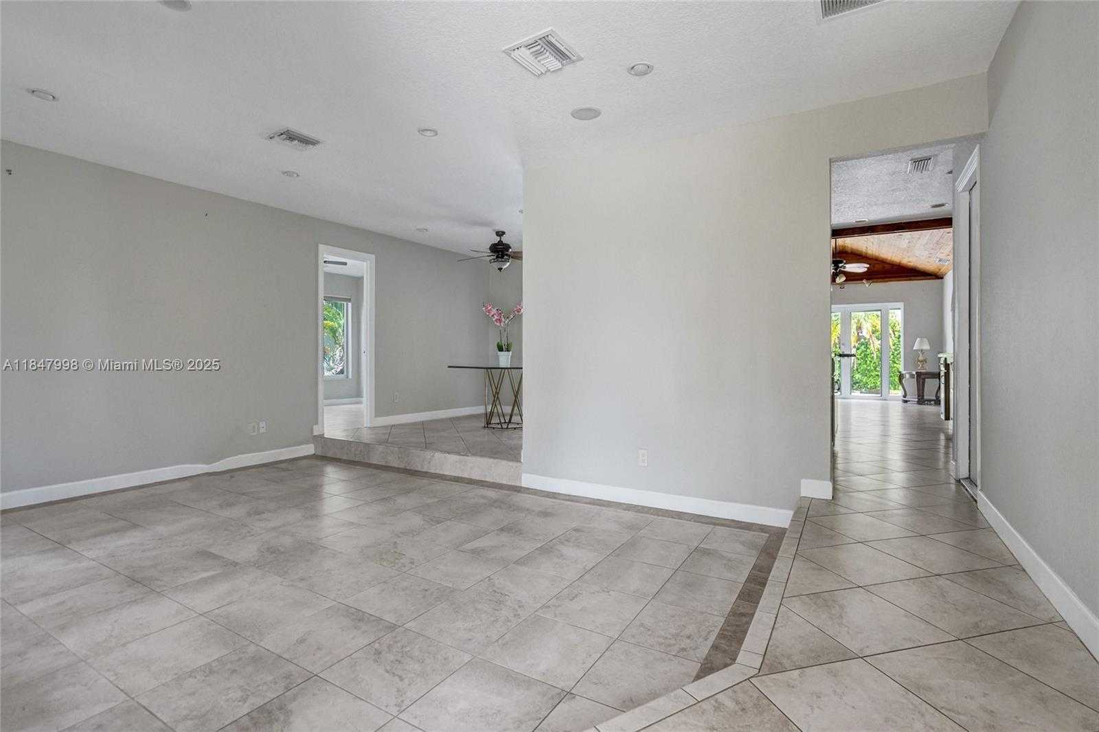 Small Image of 571 SOUTH EAST 11TH ST, Pompano Beach Number 3