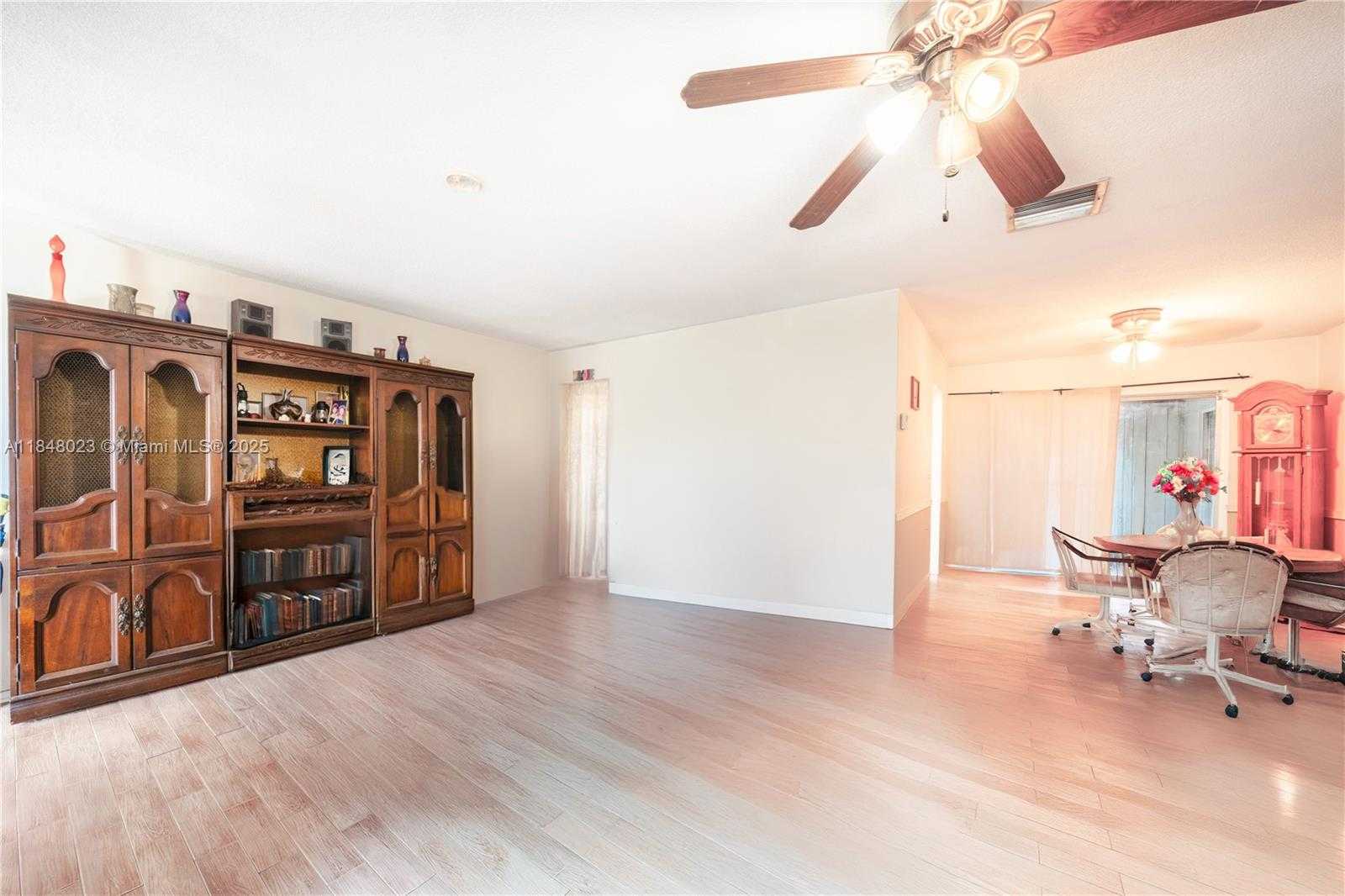 Small Image of 5103 NORTH WEST 54TH CT, Tamarac Number 3