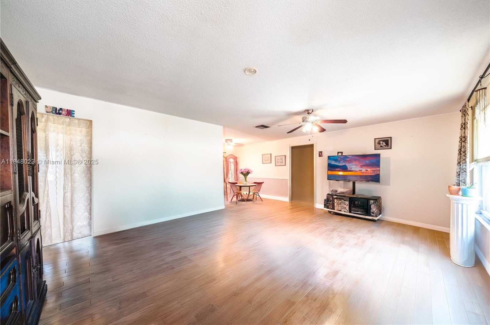 Small Image of 5103 NORTH WEST 54TH CT, Tamarac Number 4