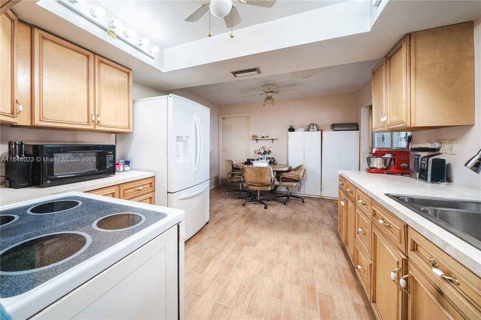 Small Image of 5103 NORTH WEST 54TH CT, Tamarac Number 7