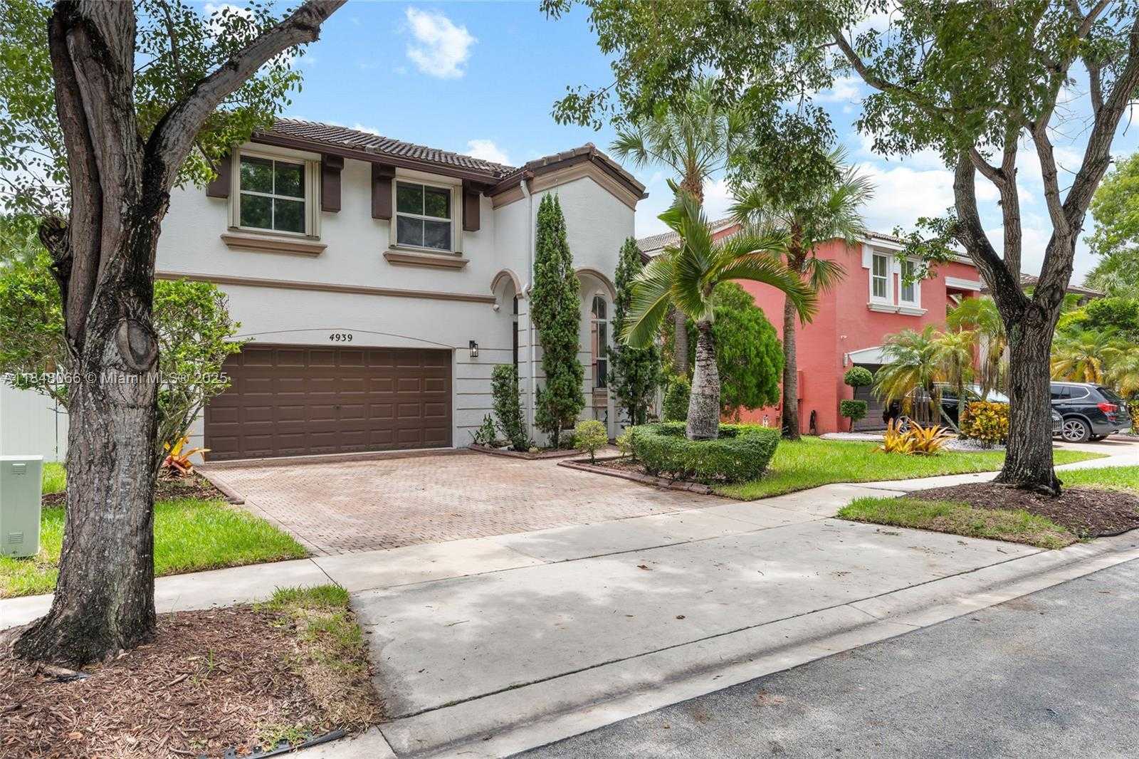 Small Image of 4939 SOUTH WEST 164TH AVE, Miramar Number 2