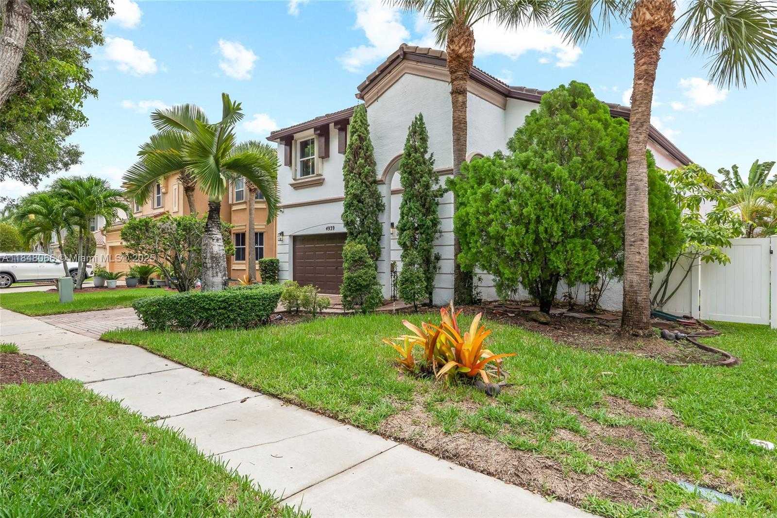 Small Image of 4939 SOUTH WEST 164TH AVE, Miramar Number 3
