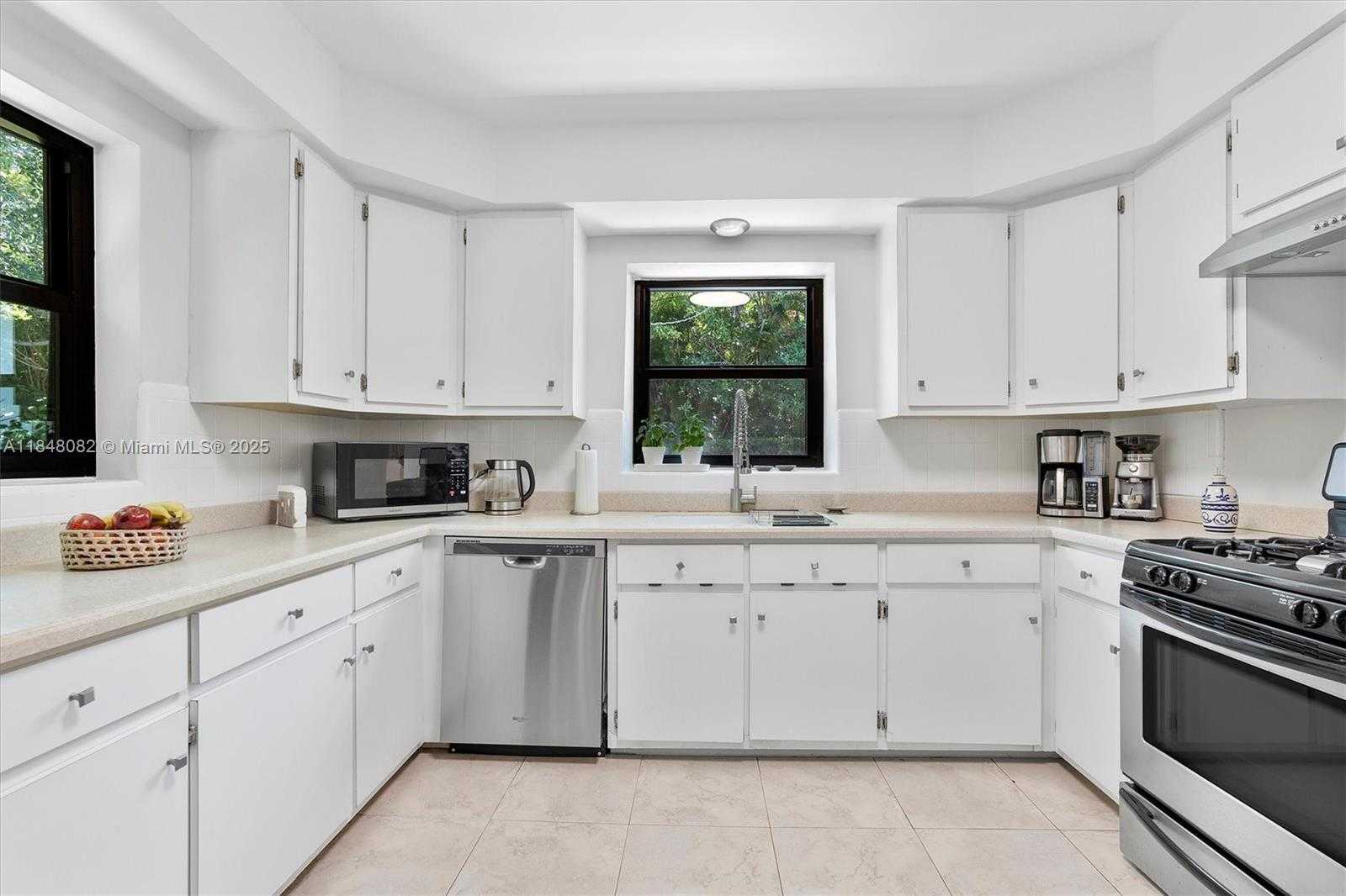 Small Image of 10551 NORTH EAST 3RD AVE, Miami Shores Number 32