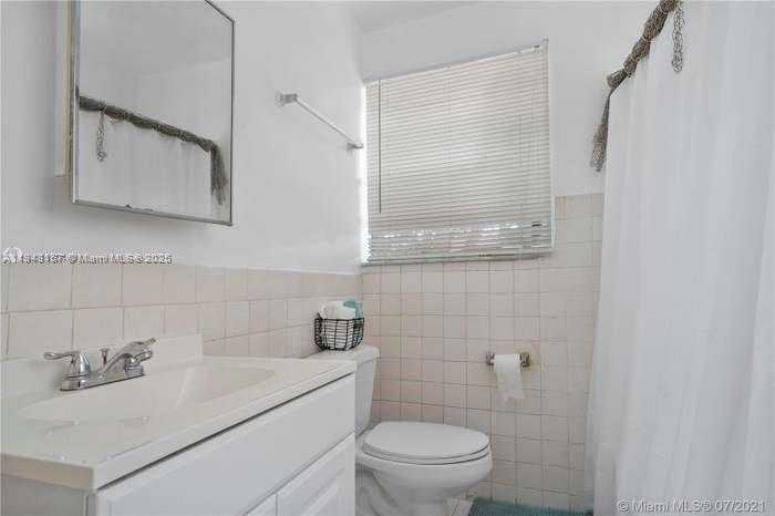 Small Image of 52 EAST 50TH PL, Hialeah Number 16