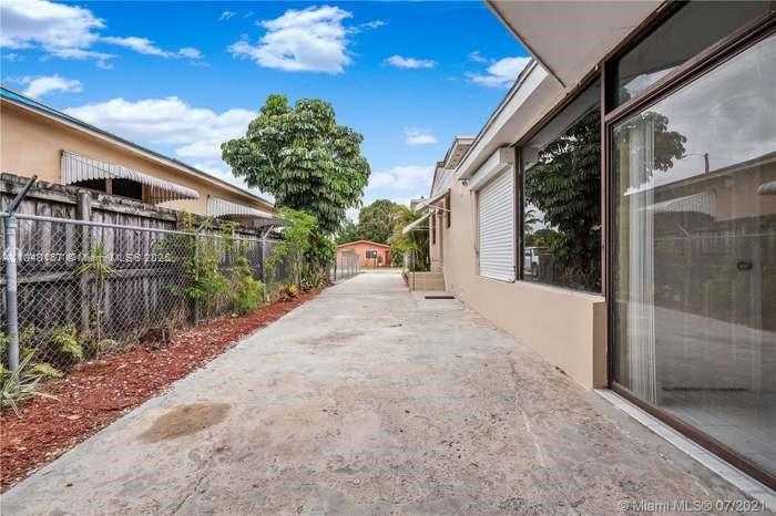 Small Image of 52 EAST 50TH PL, Hialeah Number 19