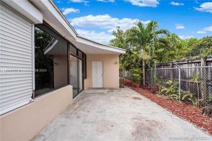 Small Image of 52 EAST 50TH PL, Hialeah Number 20