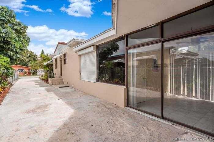 Small Image of 52 EAST 50TH PL, Hialeah Number 21