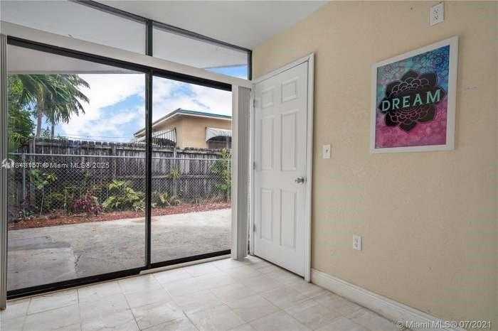 Small Image of 52 EAST 50TH PL, Hialeah Number 22