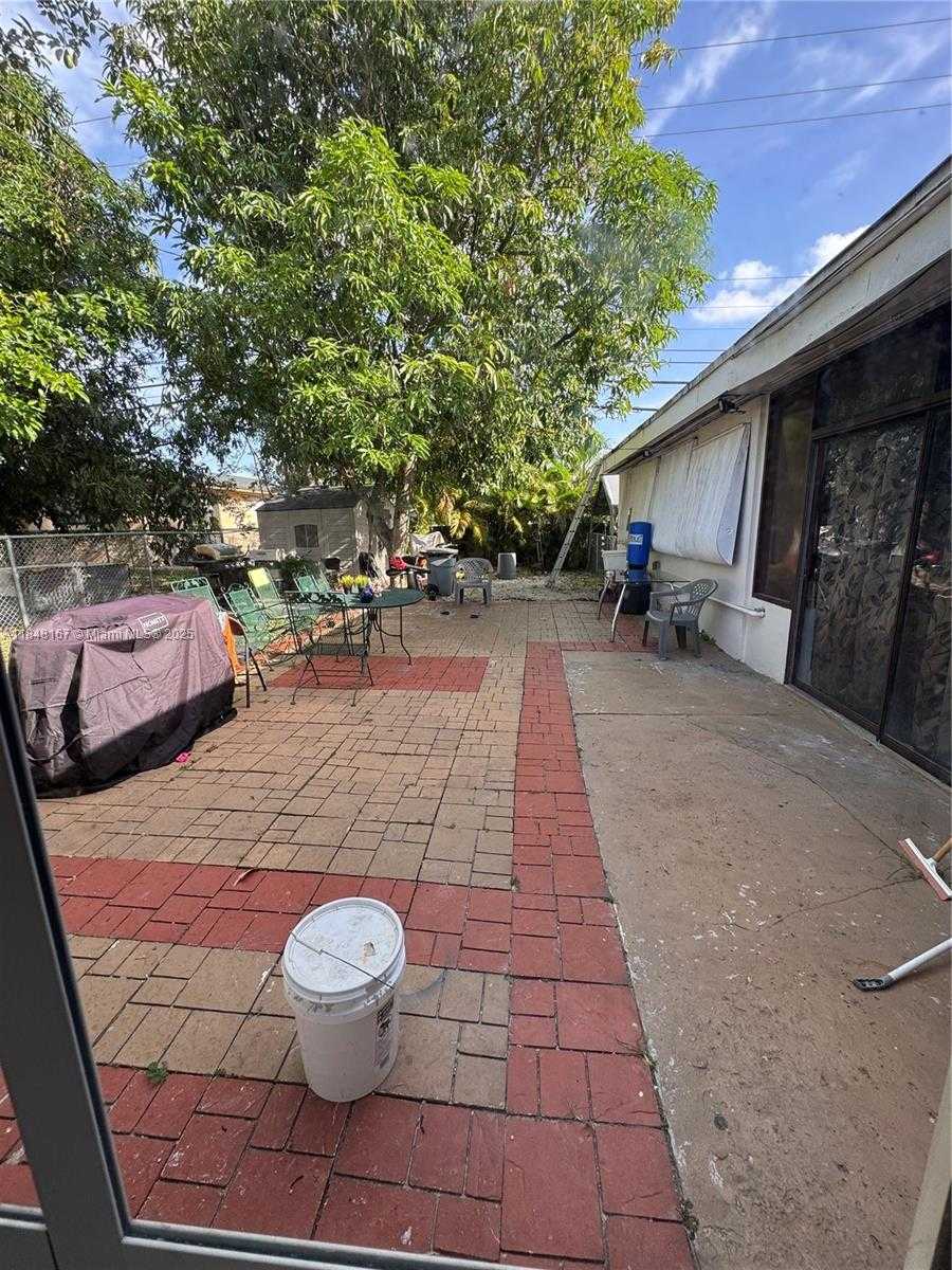 Small Image of 52 EAST 50TH PL, Hialeah Number 23