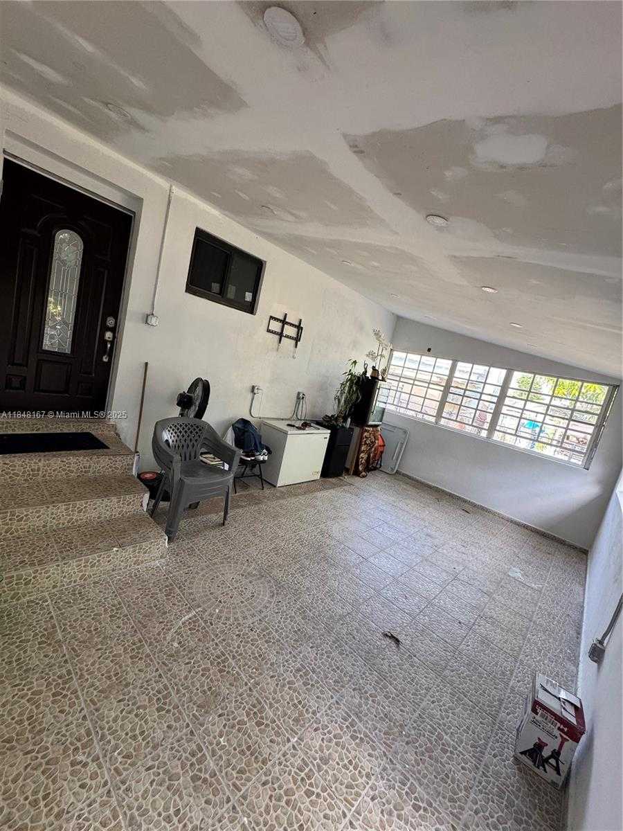 Small Image of 52 EAST 50TH PL, Hialeah Number 24