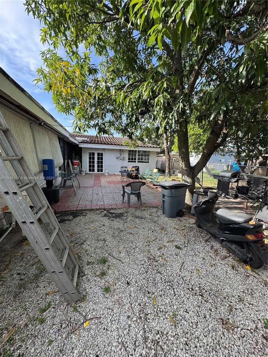 Small Image of 52 EAST 50TH PL, Hialeah Number 26