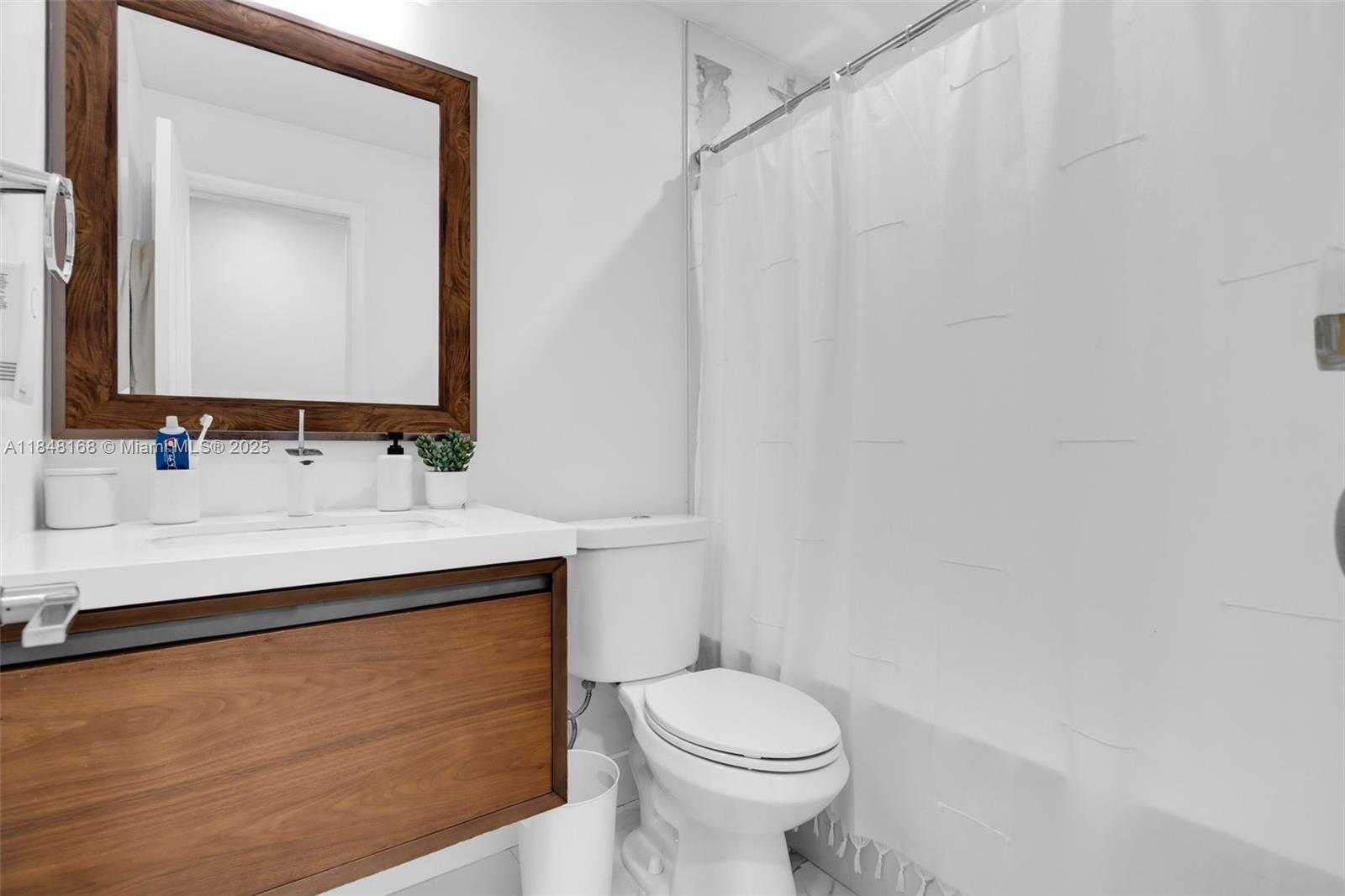 Small Image of 13564 SOUTH WEST 108TH ST CIR N, Miami Number 12
