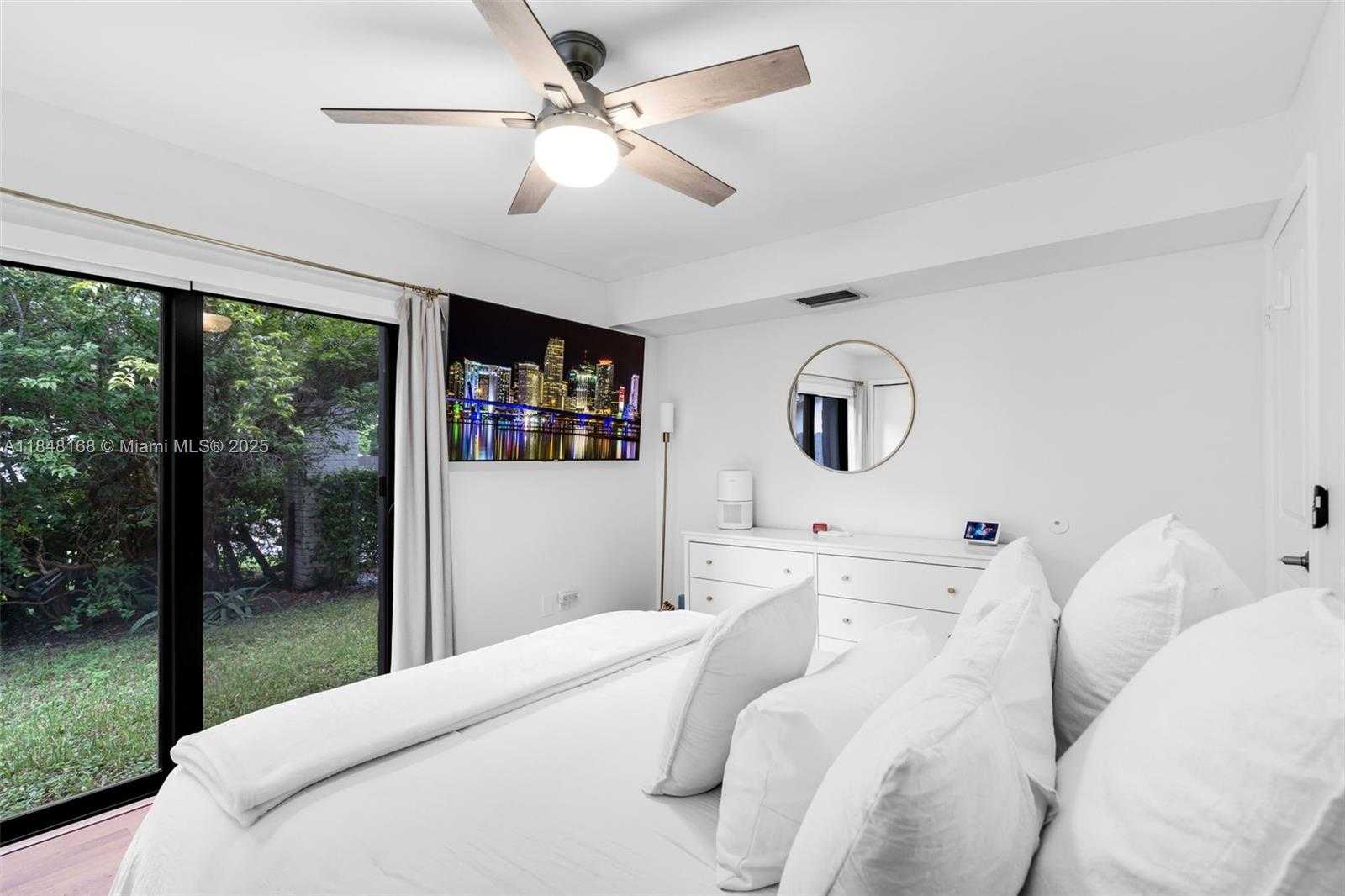 Small Image of 13564 SOUTH WEST 108TH ST CIR N, Miami Number 14