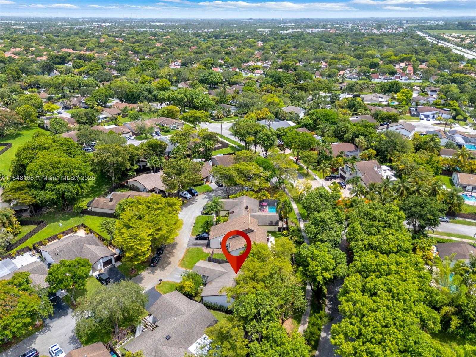 Small Image of 13564 SOUTH WEST 108TH ST CIR N, Miami Number 29