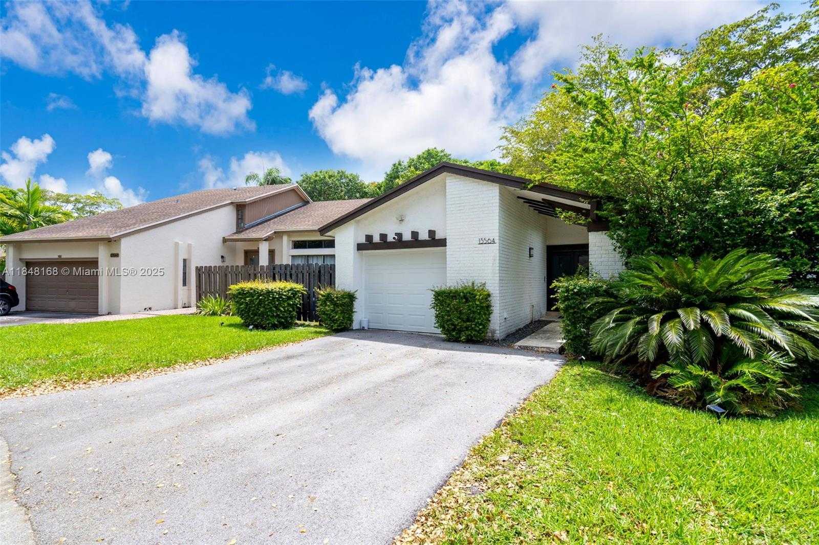 Small Image of 13564 SOUTH WEST 108TH ST CIR N, Miami Number 3