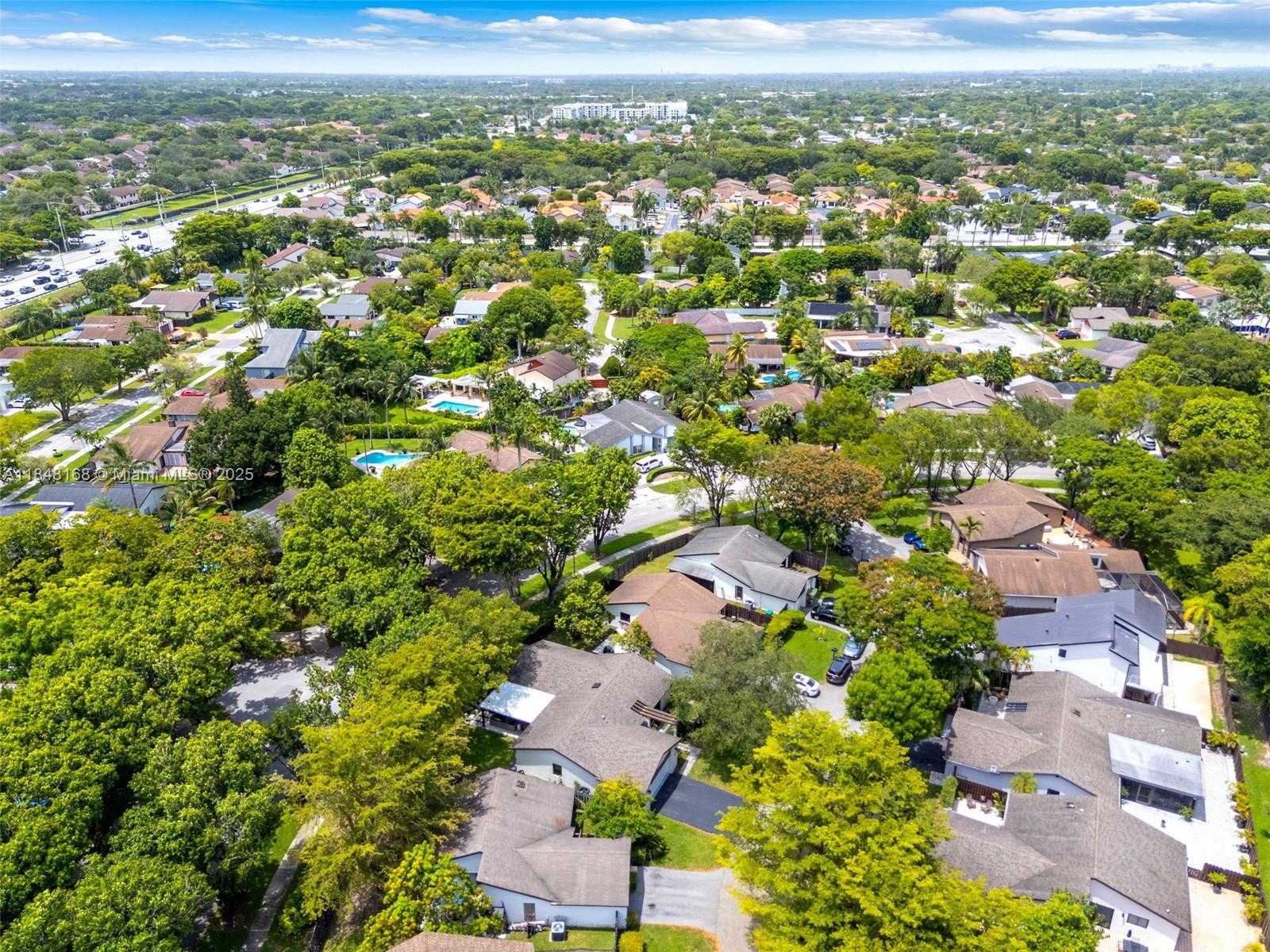 Small Image of 13564 SOUTH WEST 108TH ST CIR N, Miami Number 31