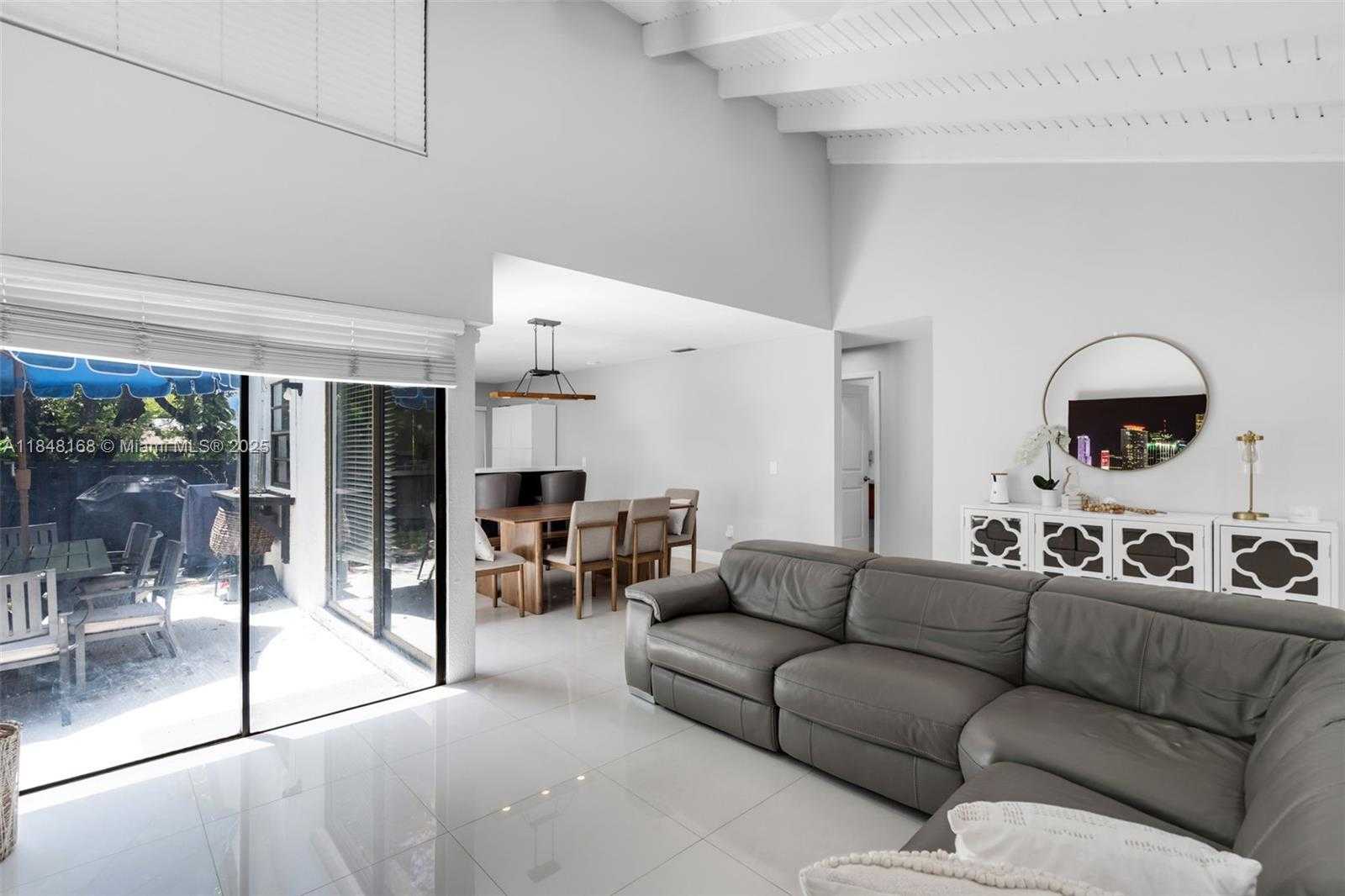 Small Image of 13564 SOUTH WEST 108TH ST CIR N, Miami Number 6