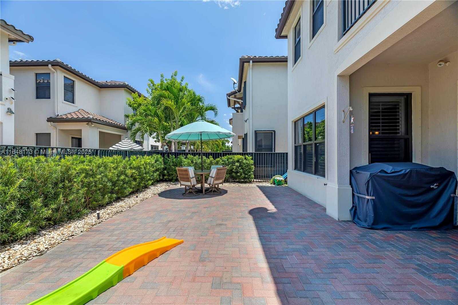 Small Image of 3345 WEST 95TH TER, Hialeah Number 12