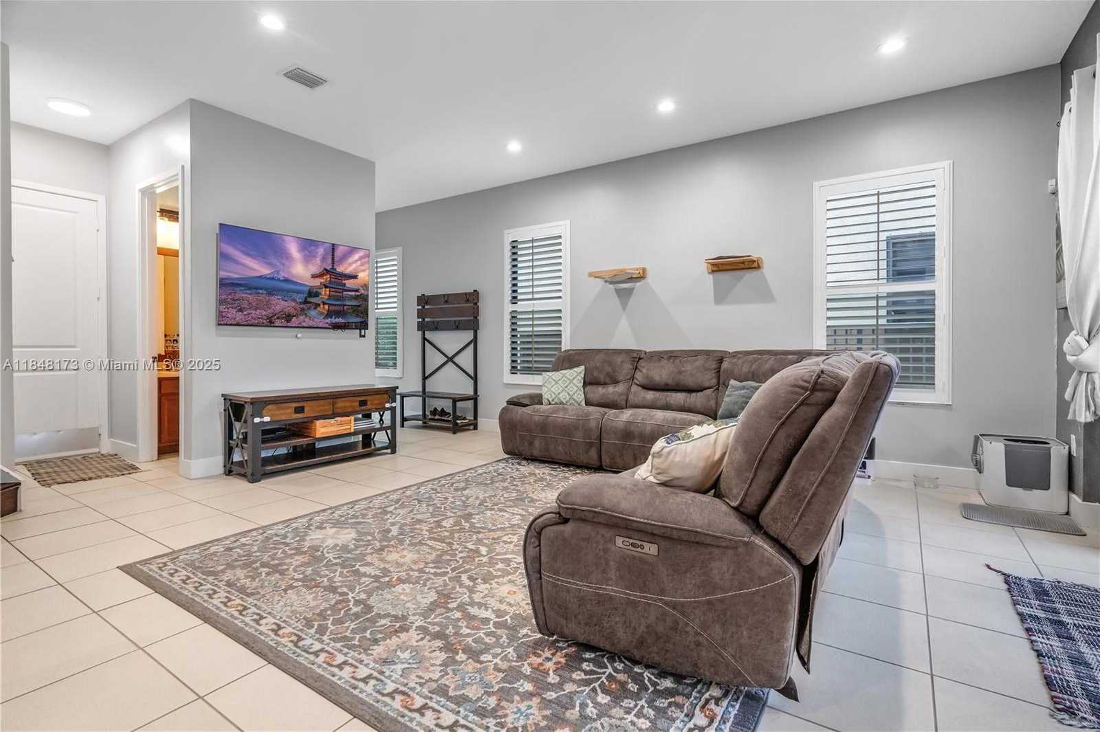 Small Image of 3345 WEST 95TH TER, Hialeah Number 15